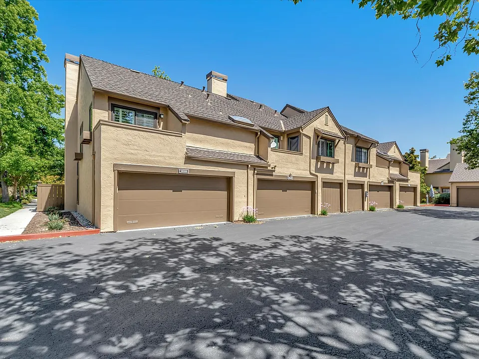 2032 Donovan Ct