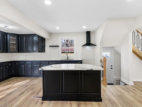 3rd image of 620 17th St