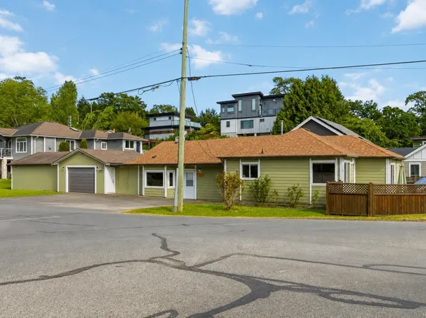 9 Camden Ave, View Royal, BC V8Z 1P6