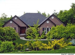 104 Crestgrove Dr, Flat Rock, NC 28731