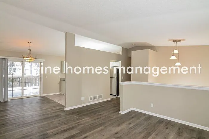 3 bed, 2.0 bath, 1600 sqft, $2,595 — Photo 2