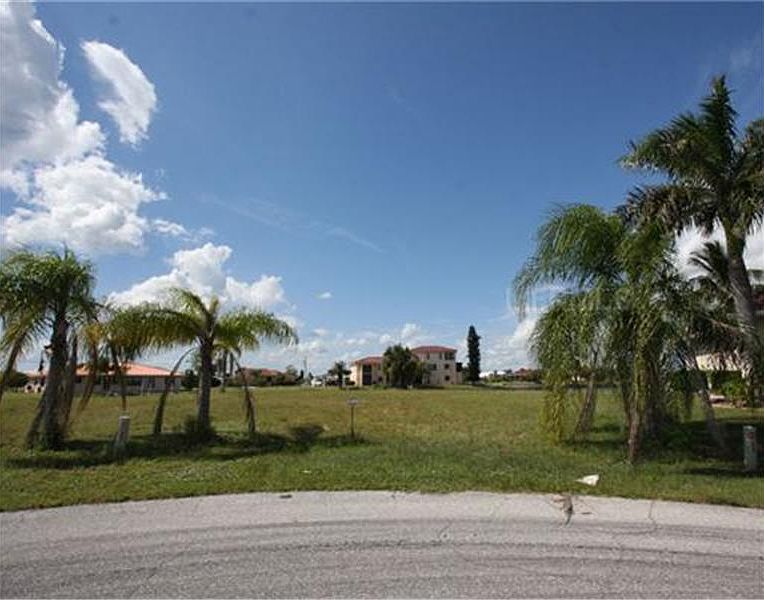 2nd image of 338 Palm Isles Ct