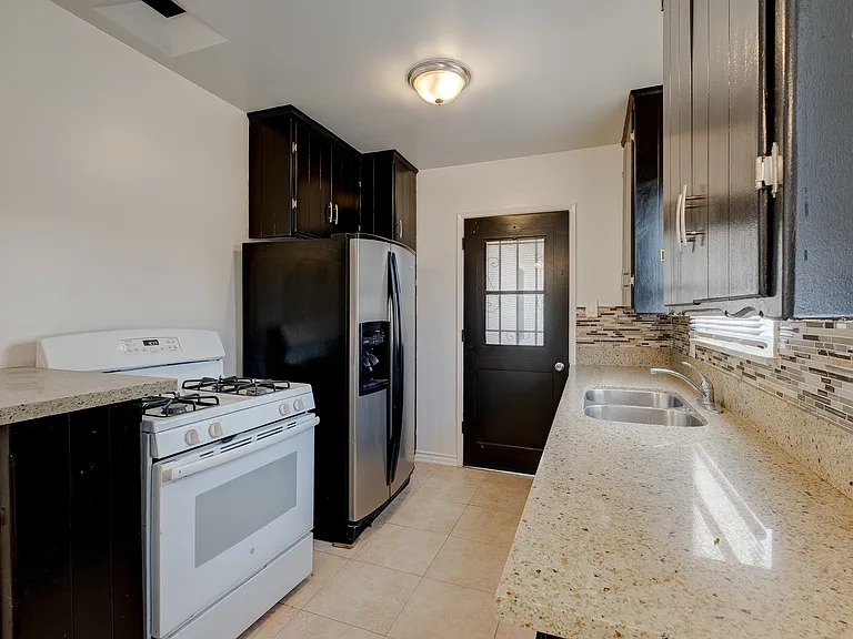 1321 E Wilson Ave #6 — Photo 15