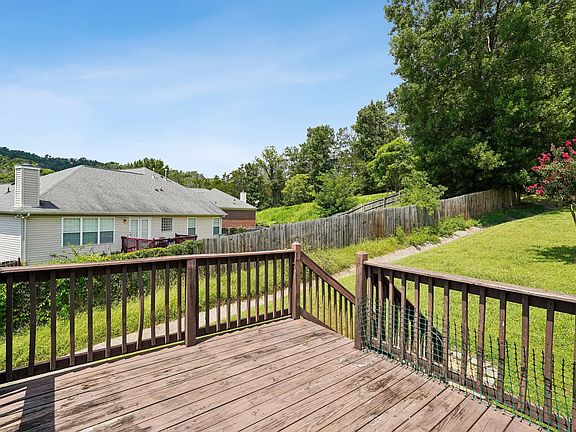 4th image of 805 Waterloo Ct