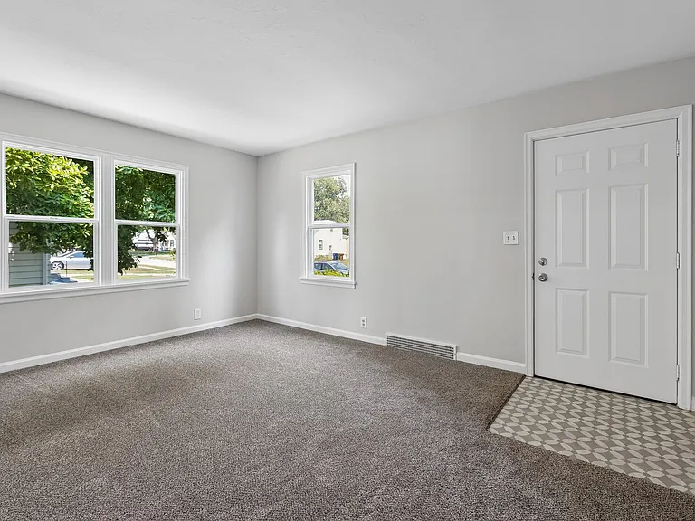2602 Madison St — Photo 3
