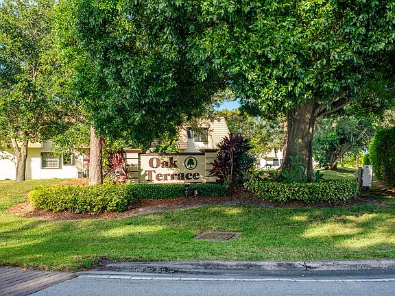 3rd image of 4478 Oak Terrace Drive
