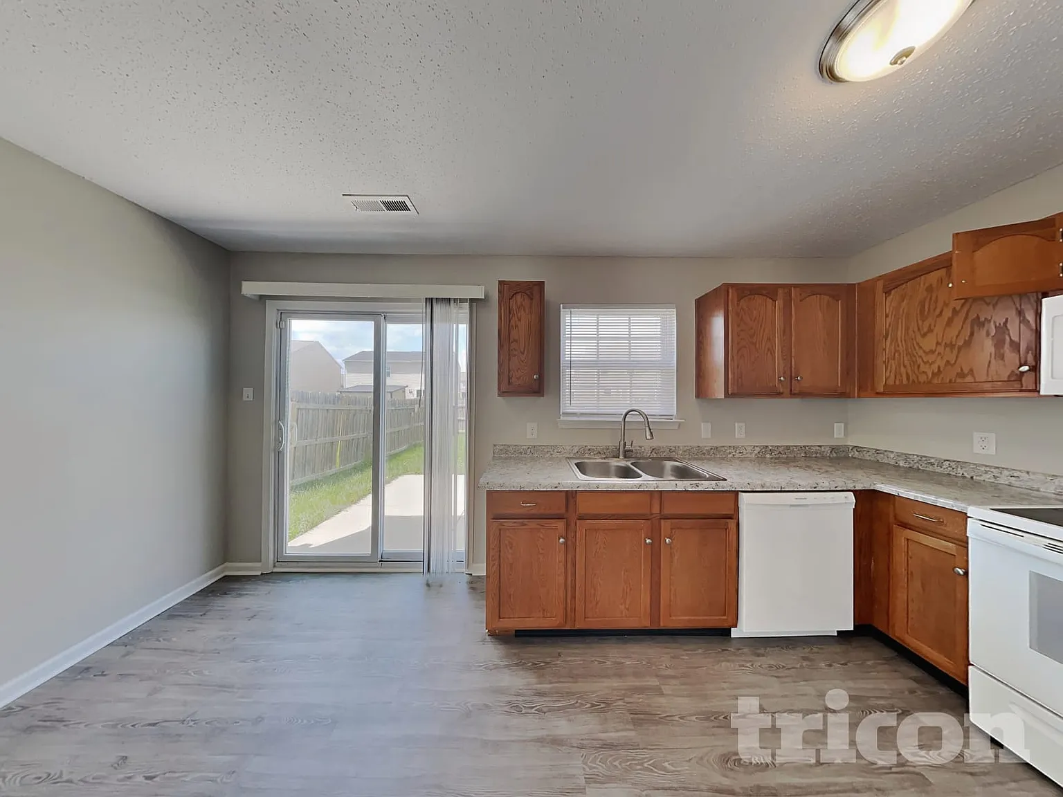 8102 States Bend Drive Indianapolis IN — Photo 3