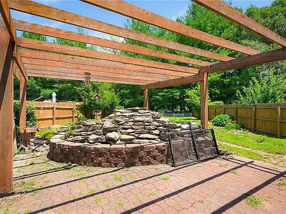 4th image of 1810 NW Harbor Ct