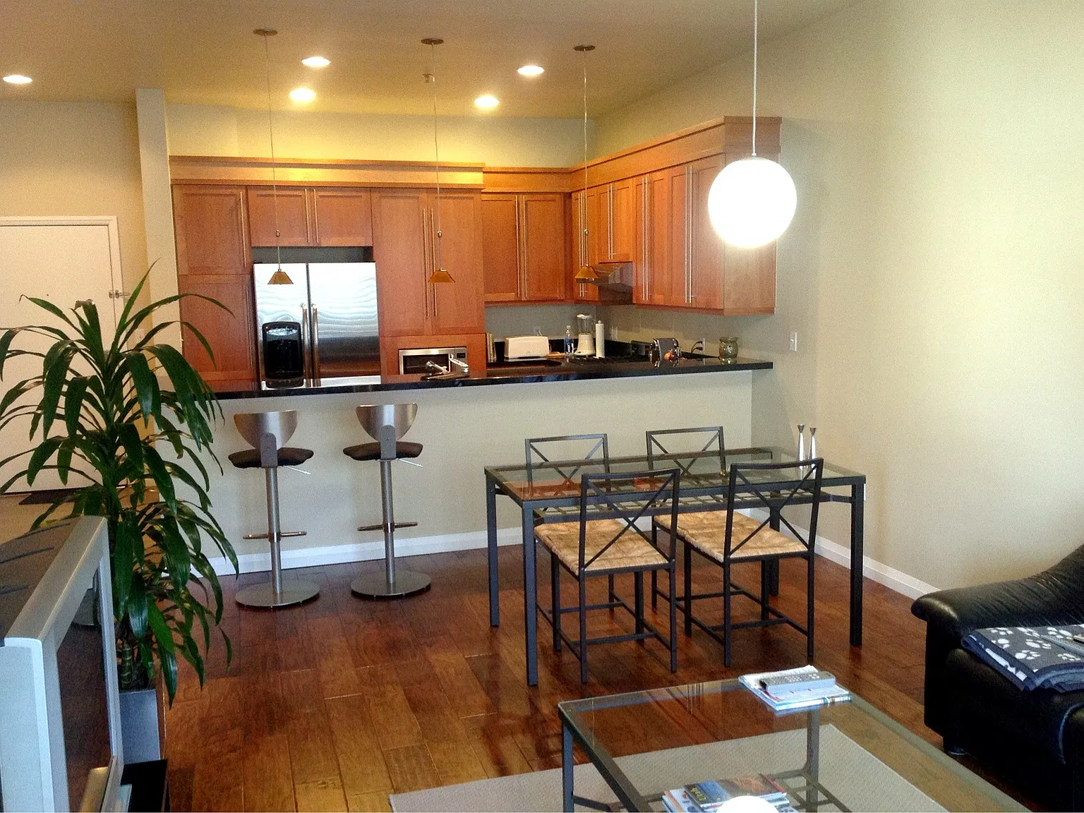 2 bed, 1018 sqft, $2,100 — Photo 4