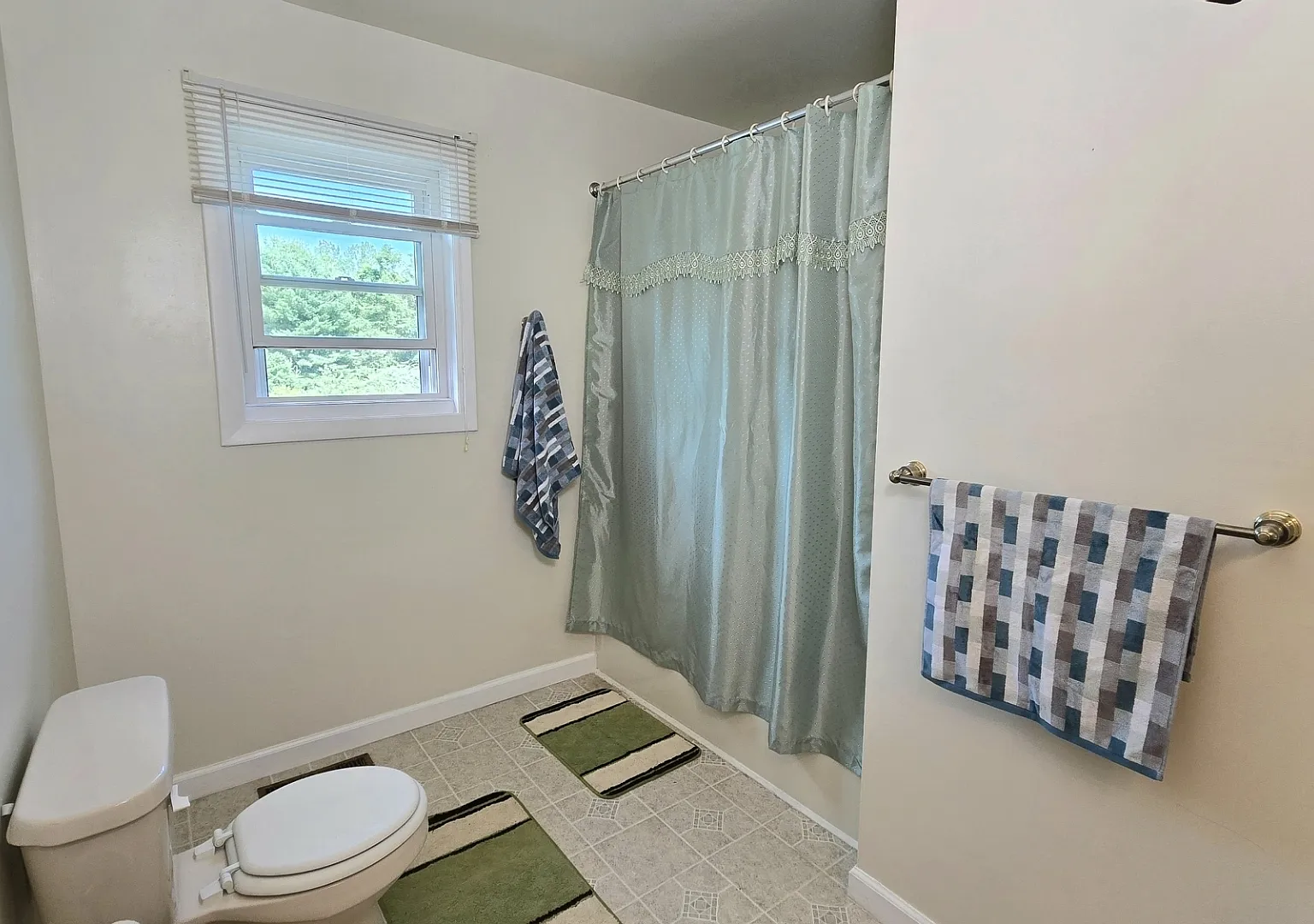 3 bed, 1.5 bath, 1512 sqft, $2,650 — Photo 4