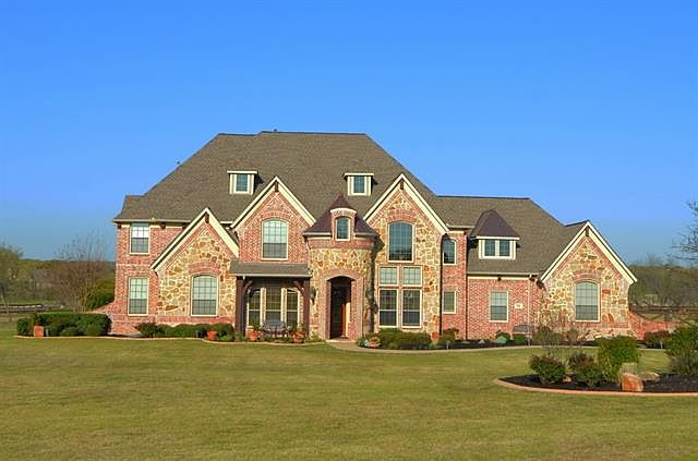 1st image of 749 Manor Dr