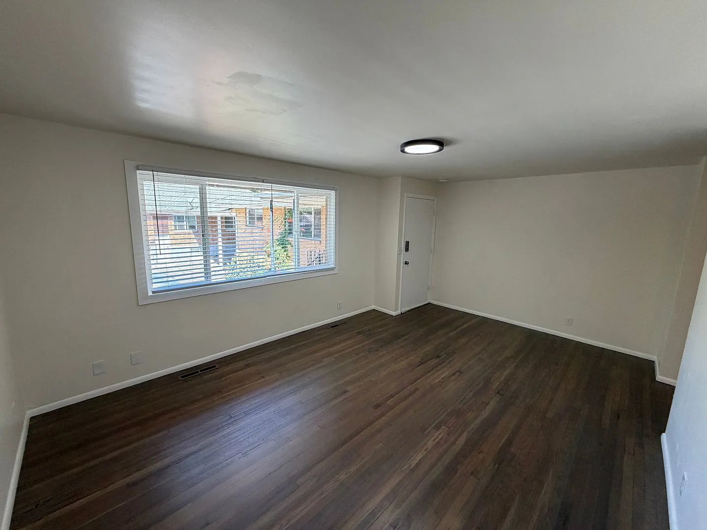 Remodeled University two bedroom with hardwood floors and laundry facilities — Photo 2