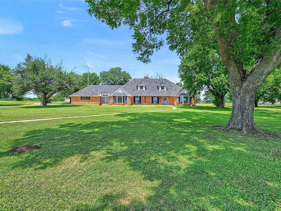 1st image of 1101A Brooks Ln