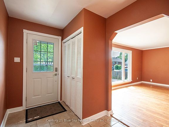 3rd image of 630 Lorne Ave