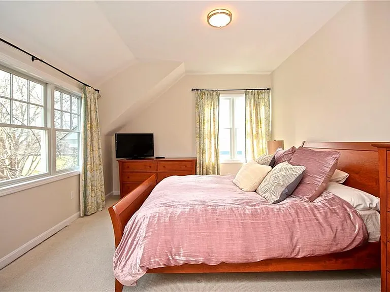 190 Coggeshall Ave — Photo 44