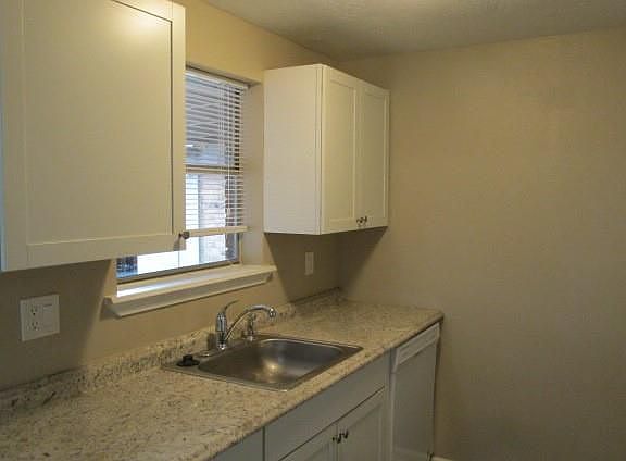 4th image of 175 West Dr
