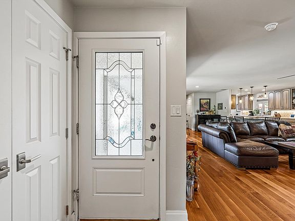 3rd image of 2681 Continental Dr