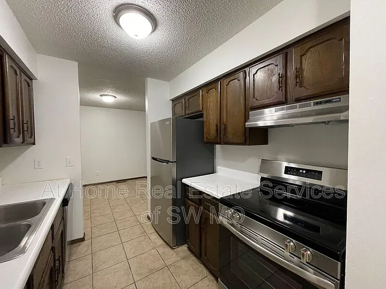 3356 E Whiteside St — Photo 7