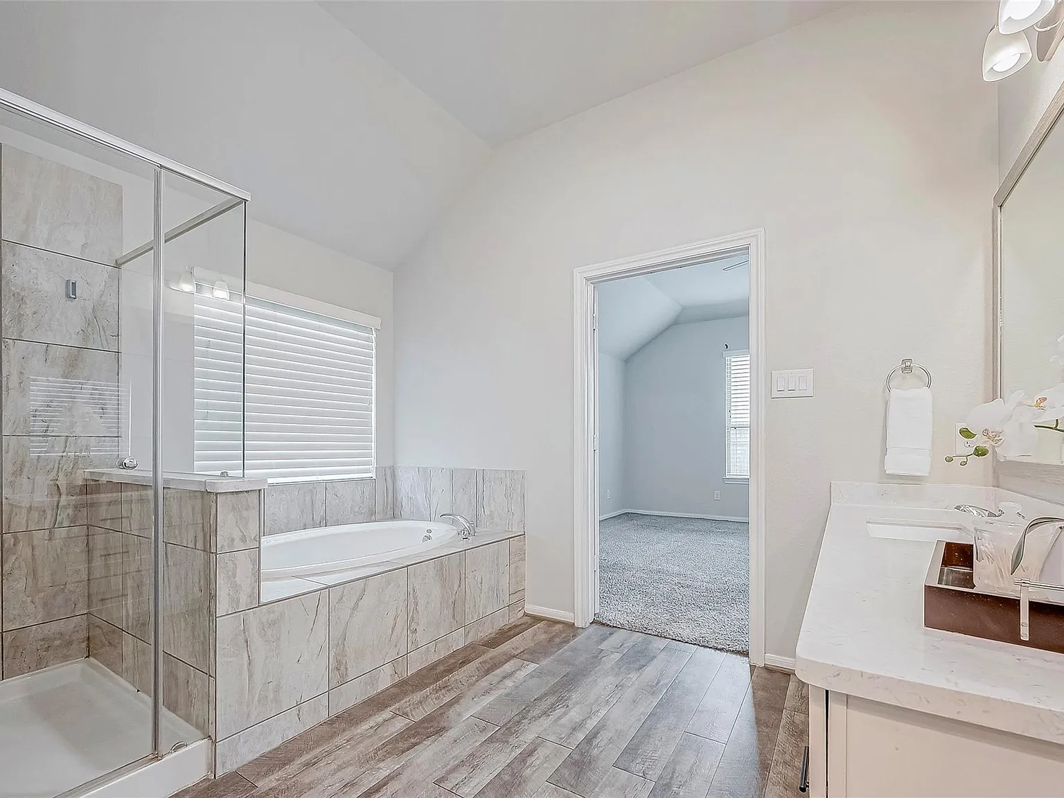 4 bed, 3.0 bath, 2600 sqft, $2,500 — Photo 4