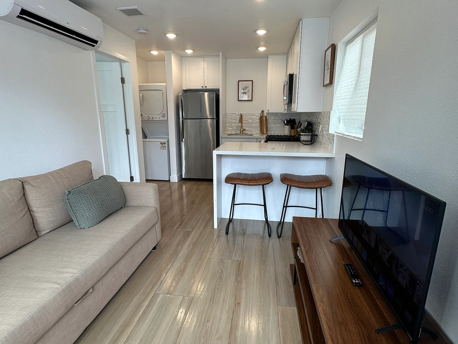 1 bed, 400 sqft, $2,550 — Photo 2