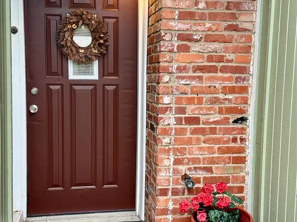 6919 SW Hampshire Cir, Lawton, OK 73505