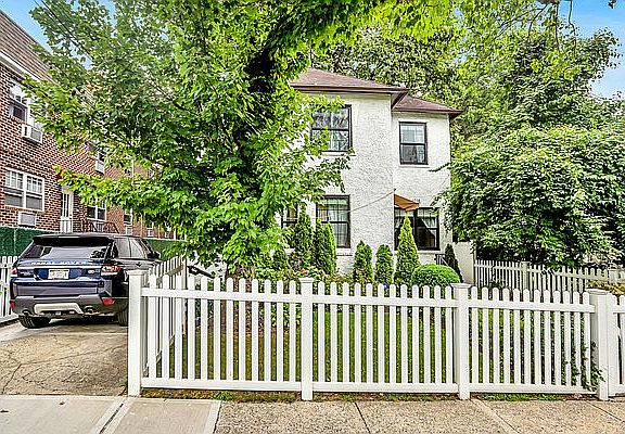 3rd image of 3238 Oxford Ave