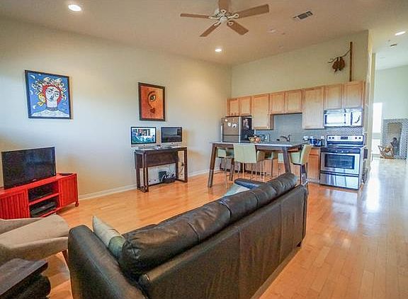 5th image of 2931 E 12th St Unit 305