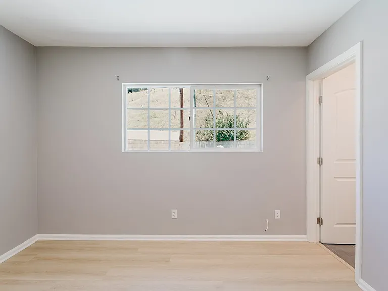 9540 Debra Ave — Photo 35