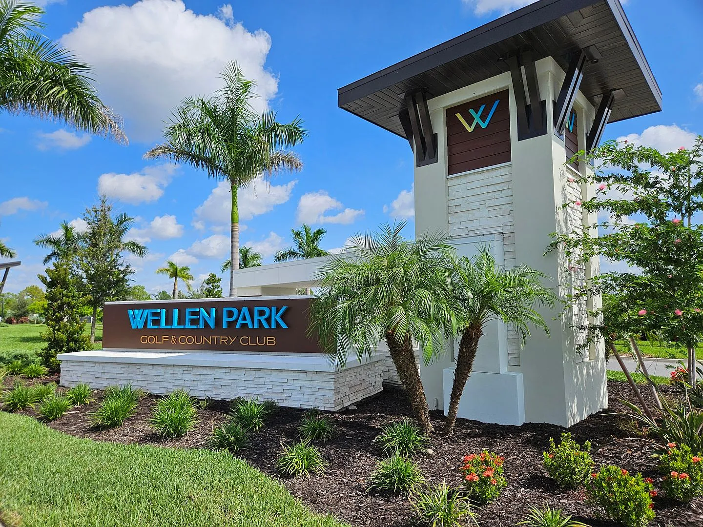 Seasonal Short-Term 3 Bedroom 2 Bathroom Coach Home in Wellen Golf & Country Club! — Photo 2