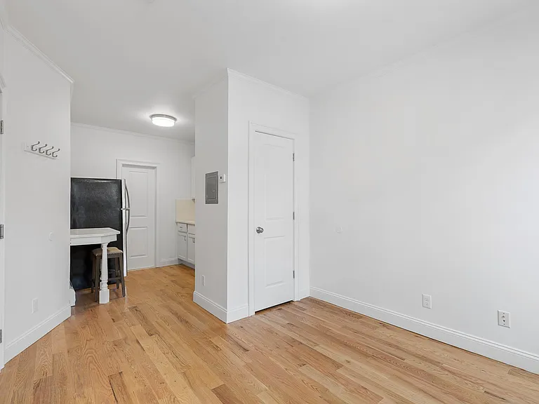 289 New York Ave #5 — Photo 4
