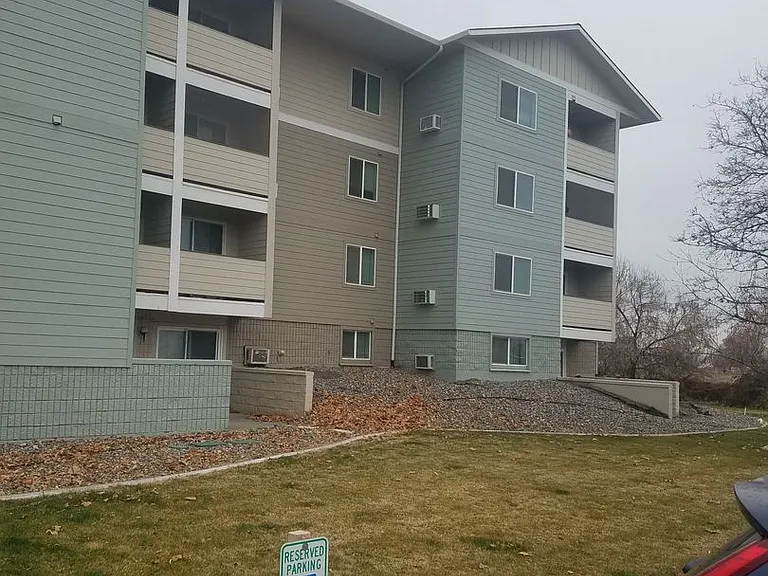 605 Umatilla Ave — Photo 2