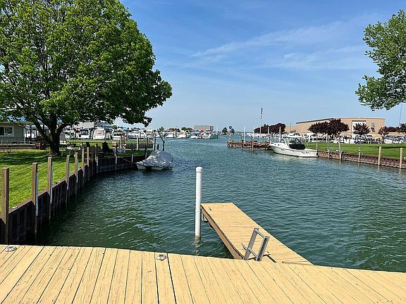 3rd image of 41648 Bayhaven Dr
