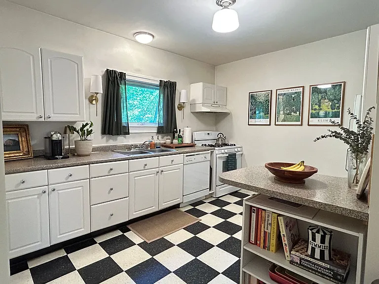49 Sheridan St #1 — Photo 28