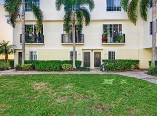 9739 Meadow Field Cir, Tampa, FL 33626