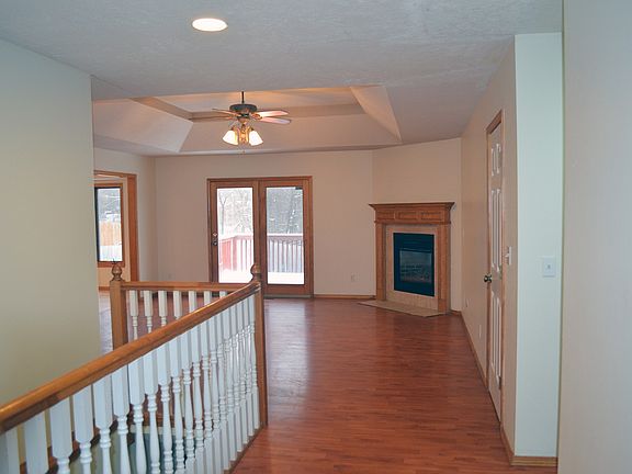 Entry and Livingroom