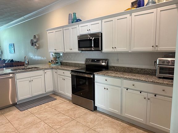 4th image of 445 Berlin St #7