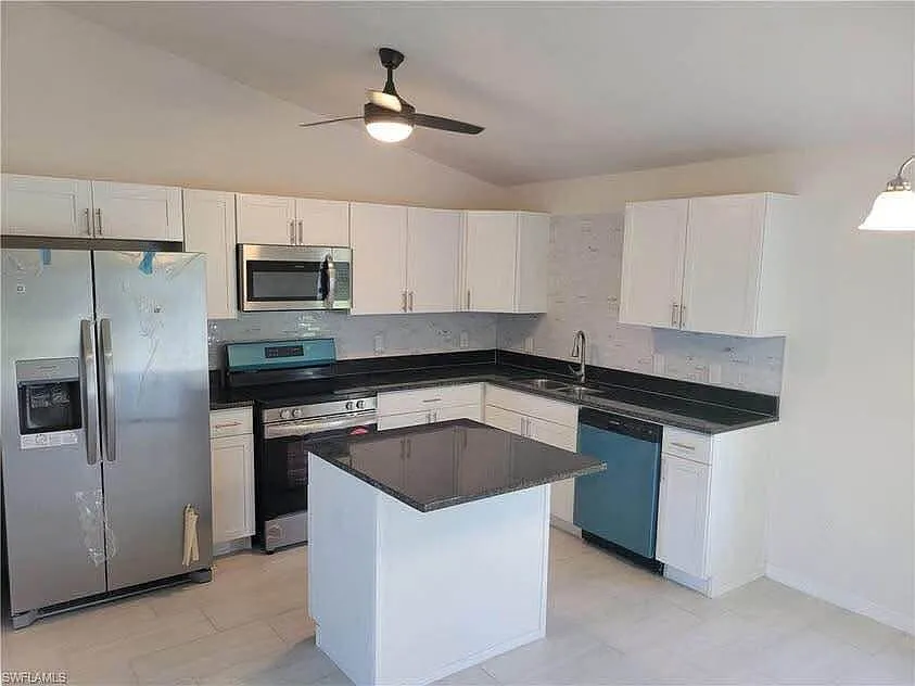 3 bed, 2.0 bath, 1505 sqft, $1,900 — Photo 2