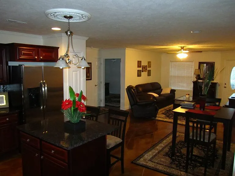 1311 E Boulevard St #C — Photo 2