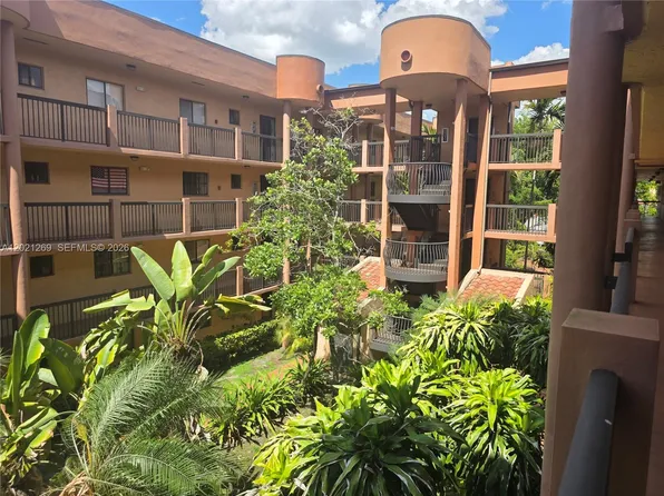 5560 W 21st Ct APT 308, Hialeah, FL 33016