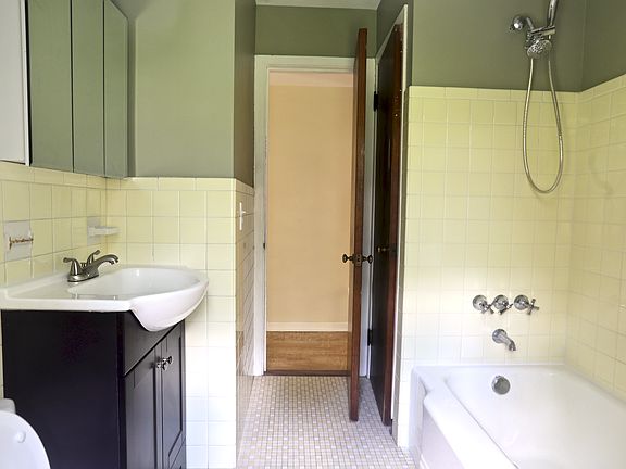 3rd image of 284 Franklin Dr