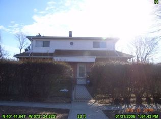 11 Emerald Ln S, Amityville, NY 11701