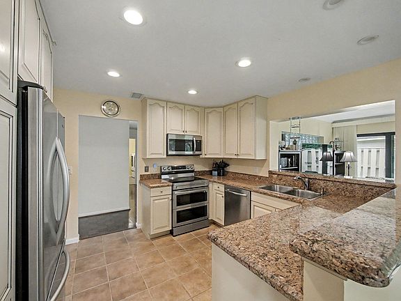 4th image of 11354 Briarwood W/ 50ft Slip Place