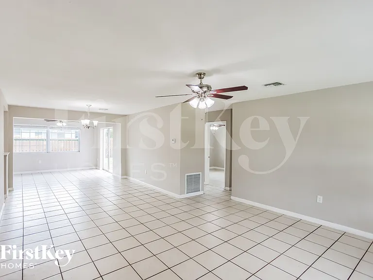 7231 McArthur Pkwy — Photo 3