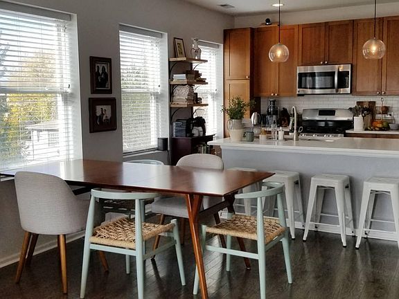 5th image of 1601 N Paulina St #48