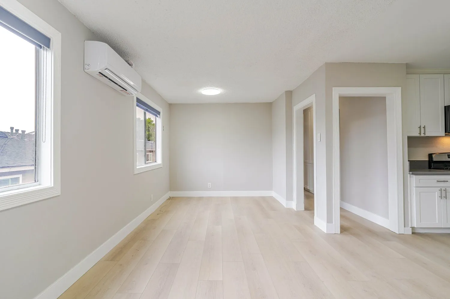 2 bed, 850 sqft, $2,300 — Photo 2