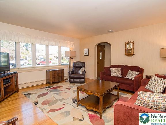 3rd image of 3316 Edinburgh Rd