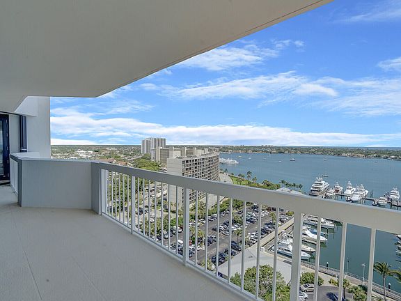 4th image of 123 Lakeshore Drive #1842