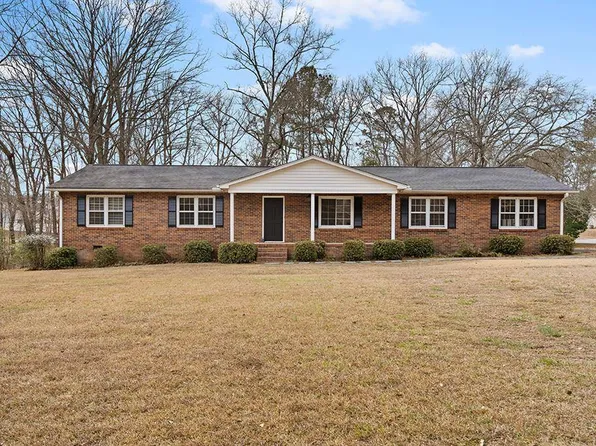 102 Brookwood Ln, Greenwood, SC 29646