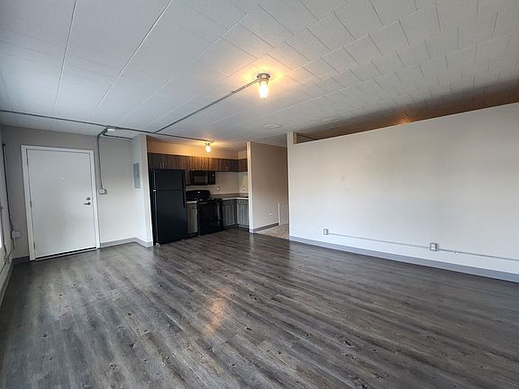 2nd image of 21201 Woodward Ave #218