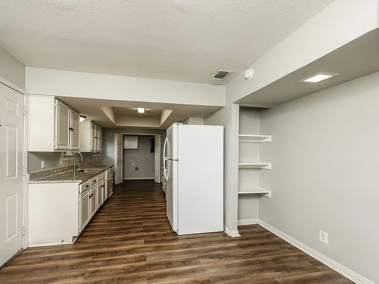 1754 E Red Bird Ln — Photo 6